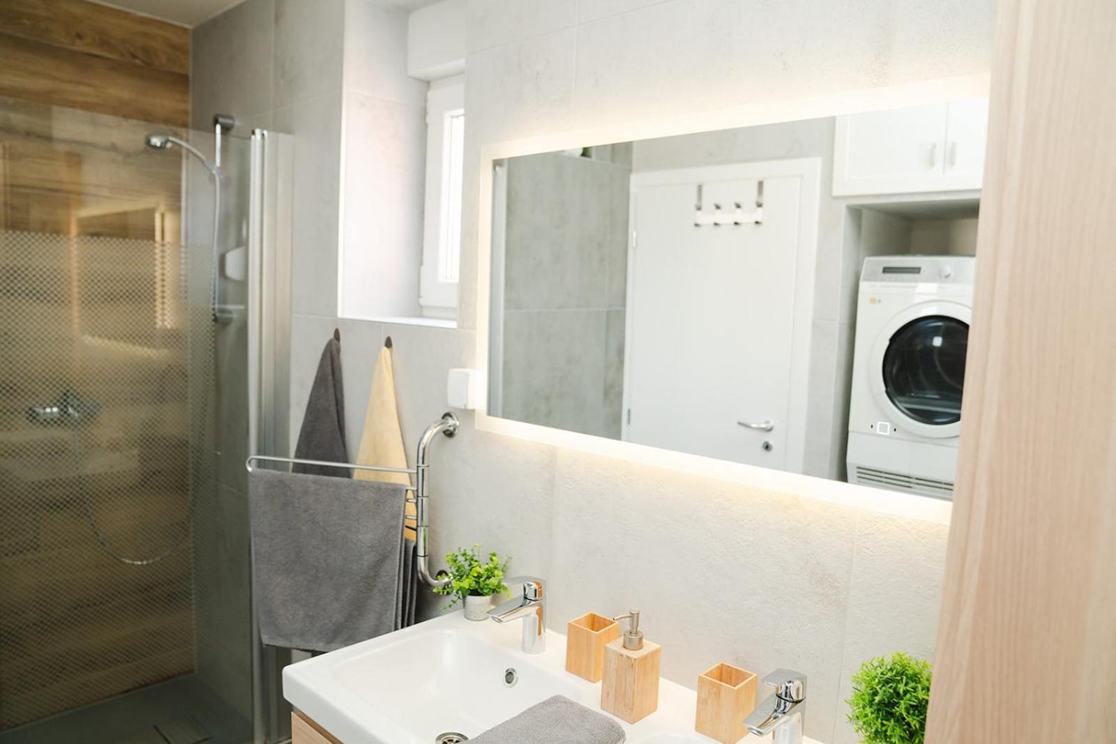 Casa De Dinca, 2 Bedroom, 6 Person, Free Parking Zone