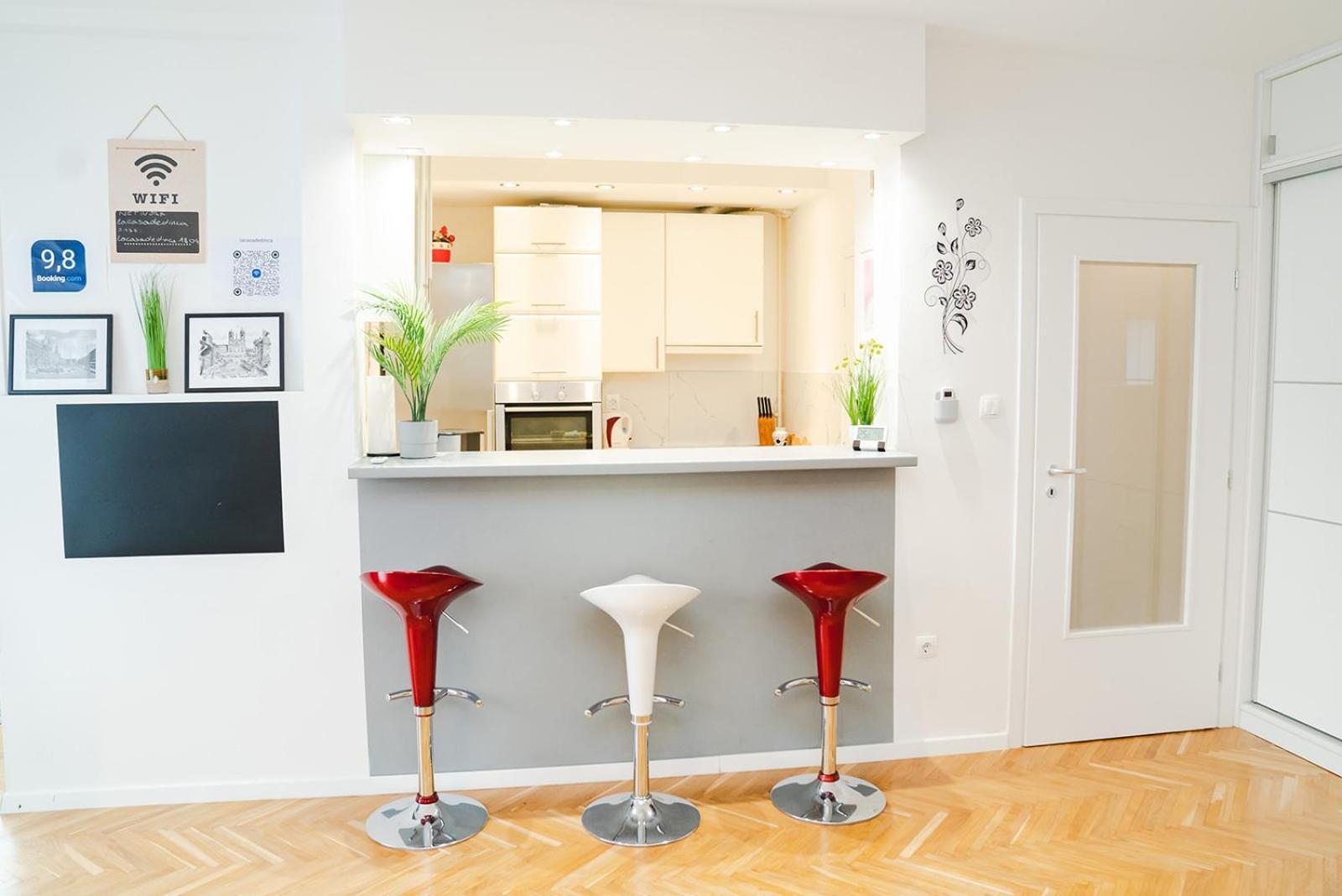 Casa De Dinca, 2 Bedroom, 6 Person, Free Parking Zone *
