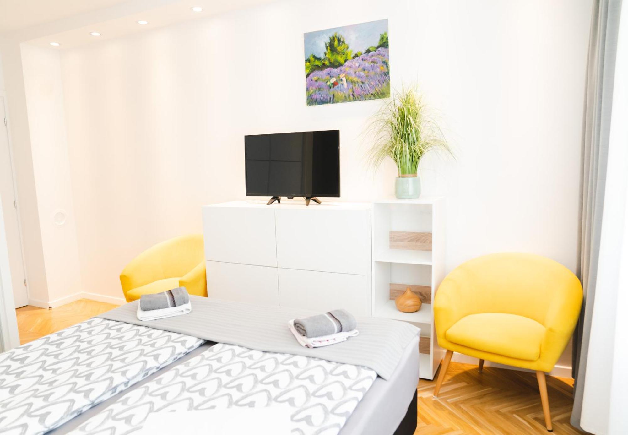 Casa De Dinca, 2 Bedroom, 6 Person, Free Parking Zone